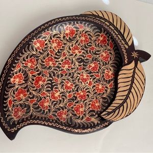 Batik Wood Mango-Shaped Decorative Tray from Bali, "Lok Chan Mango"